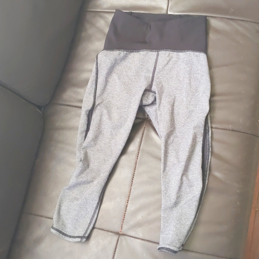 Auth Lululemon Capri leggings with side mesh details